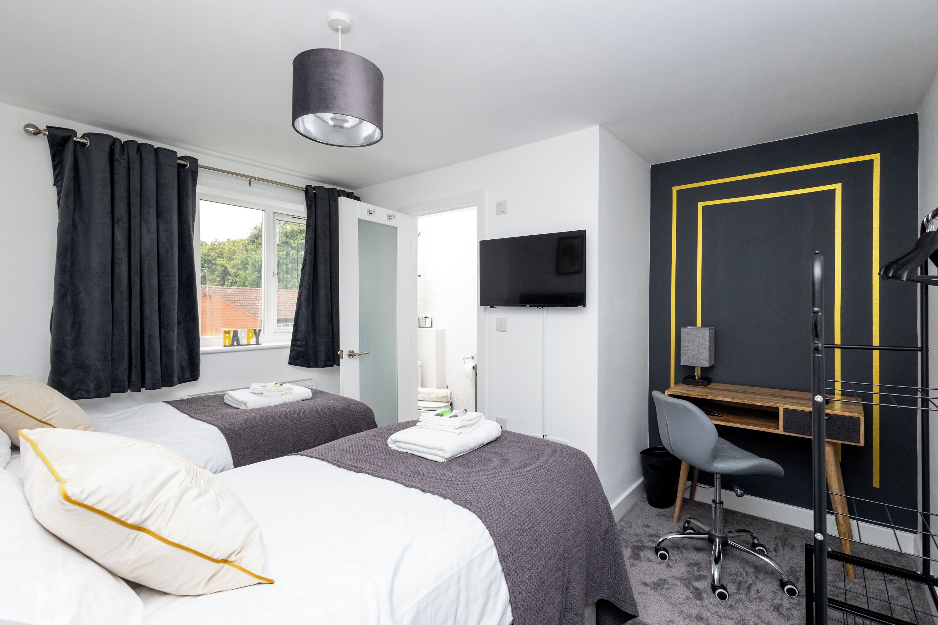 4 bedrooms, desk, iron/ironing board, free WiFi