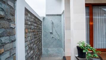 Deluxe Villa, Pool View | Garden view
