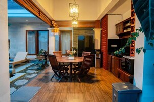 Deluxe Villa, Pool View | Shared kitchen | Fridge, microwave, stovetop, dishwasher