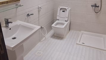 Set di cortesia gratuito, pantofole, asciugamani, sapone