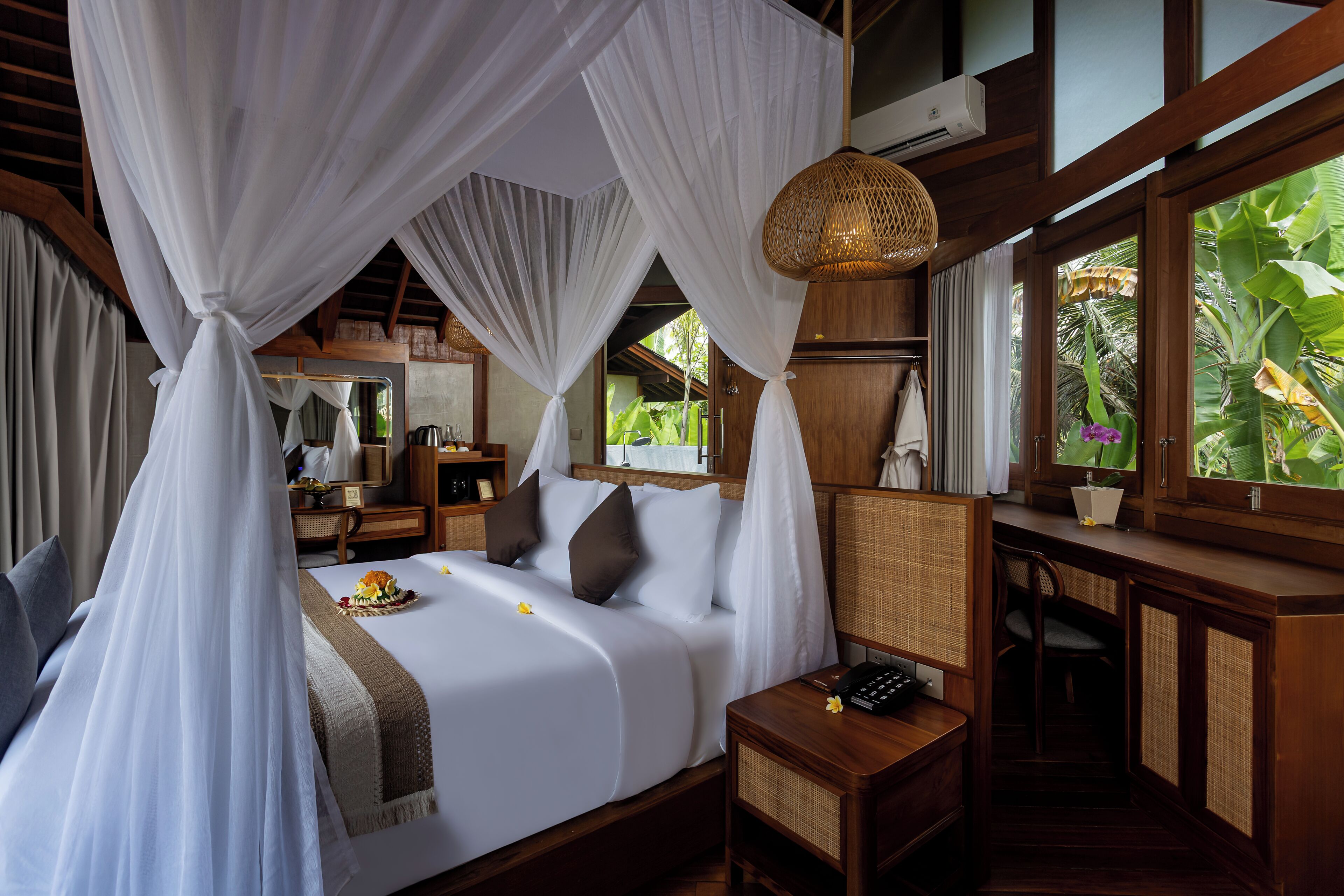 Deluxe Villa, 1 King Bed, Pool View | 1 bedroom, minibar, in-room safe, free WiFi