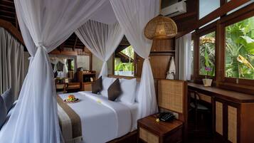 Deluxe Villa, 1 King Bed, Pool View | 1 bedroom, minibar, in-room safe, free WiFi