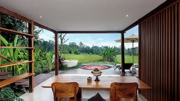 One-Bedroom Villa | Living area