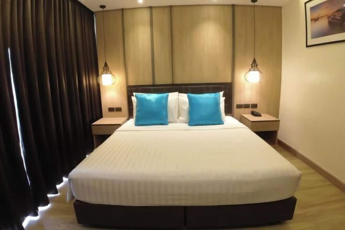 1 bedroom, in-room safe, desk, laptop workspace