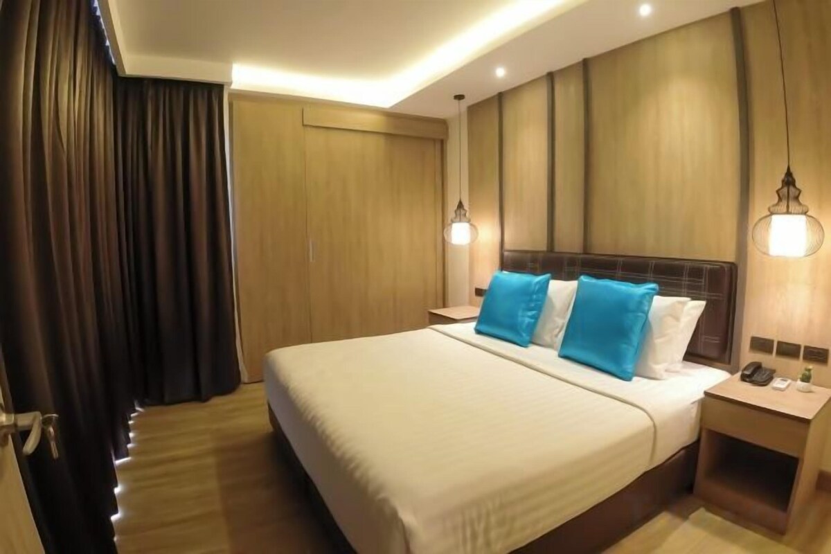 In-room safe, desk, laptop workspace, blackout curtains