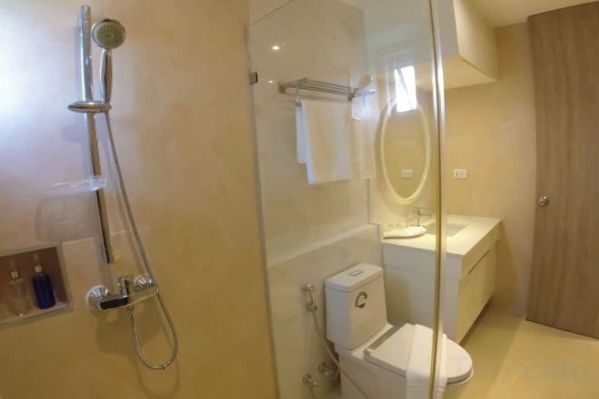 Bathroom | Hair dryer, towels, soap, shampoo