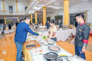 매일 현지식 아침 식사 유료