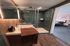 Dusche, Handtücher, Seife, Shampoo