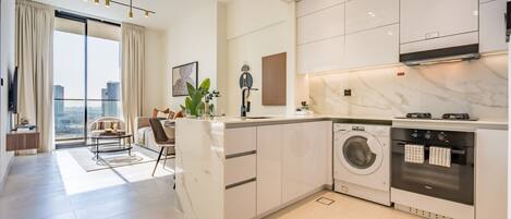 Kühlschrank, Mikrowelle, Ofen, Herdplatte