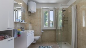Shower, hair dryer, towels - Villa Ana Labin  by Villas Guide (Labin)