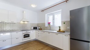 Fridge, microwave, oven, dishwasher