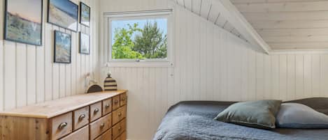 3 bedrooms, iron/ironing board, free WiFi