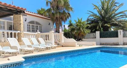 Detached villa with private pool, for 10 people