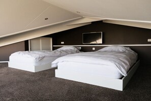 5 Schlafzimmer, Reisekinderbett