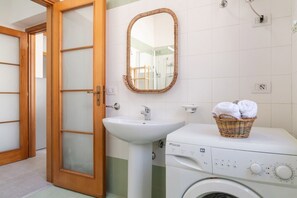 Een douche, een haardroger, een bidet