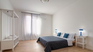Unclassified image, 2 of 15, button - Roomy Apartment between the Port and Politeama (Palermo)