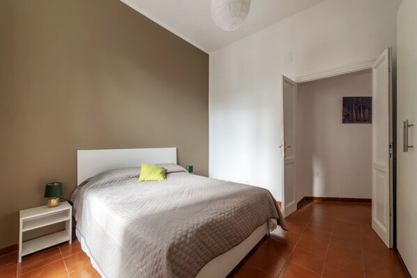 2 habitaciones, tabla de planchar con plancha, wifi y ropa de cama