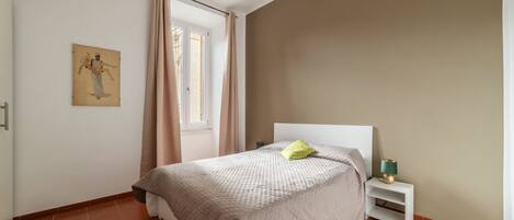 2 chambres, fer et planche à repasser, Wi-Fi, draps fournis