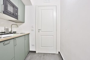 Fridge, microwave, stovetop, cookware/dishes/utensils