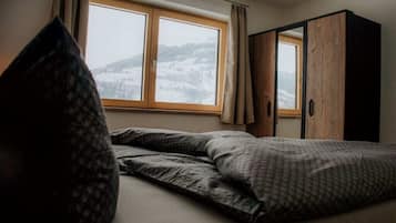 2 quartos, acesso à internet, roupa de cama