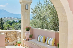 Terrace/patio - Vintage Charm Meets Modern Comfort (Chania)