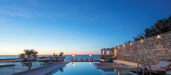 Sapphire Shores: Exclusive Beachfront Escape with Premium Comfort by etouri