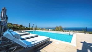 Et oppvarmet basseng