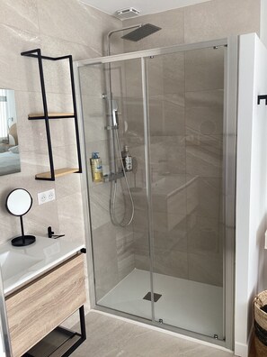 Shower, eco-friendly toiletries, hair dryer, towels