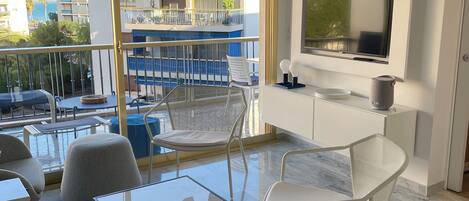 Smart TV, books, stereo