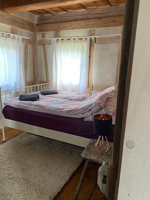 4 bedrooms, WiFi, bed sheets