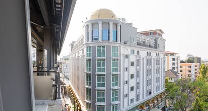 Airbus Hotel At Phawana Station