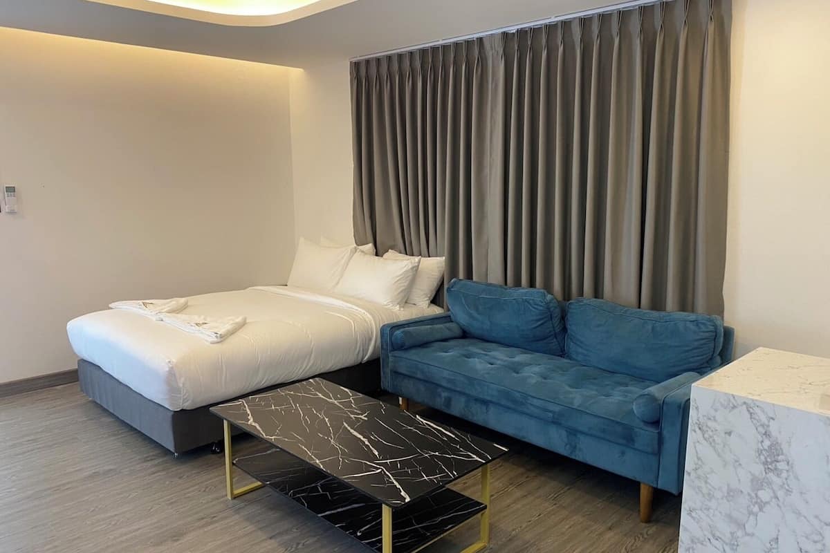 Queen Bed Room | 1 bedroom, free minibar items, free WiFi, bed sheets