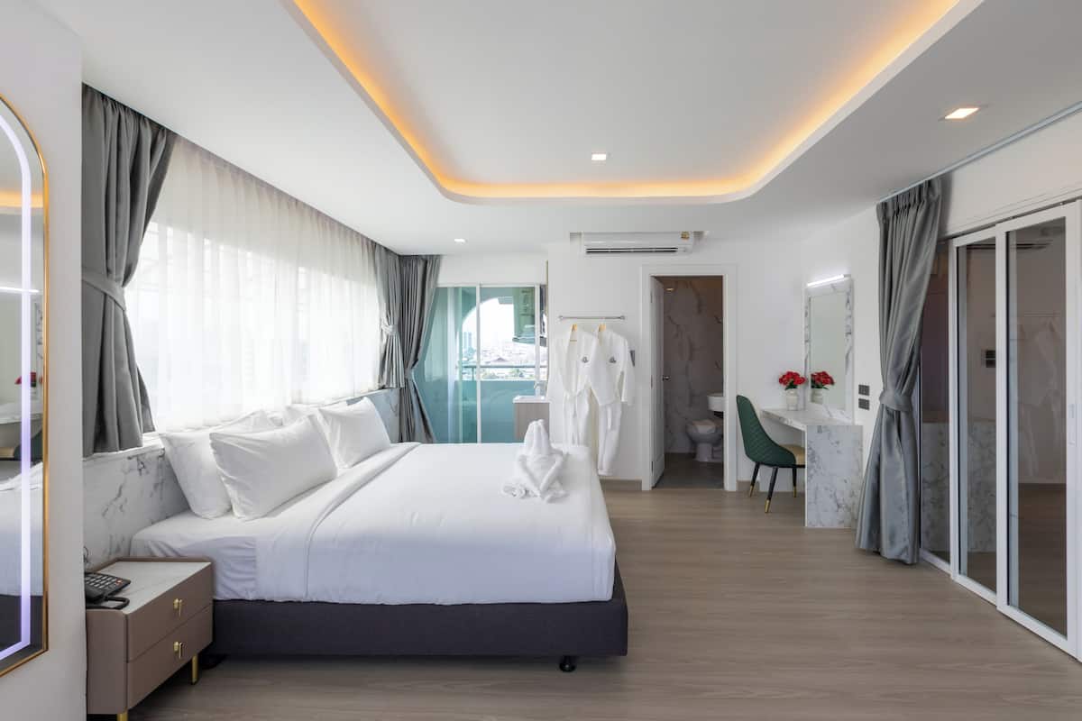 Queen And King Bed Room | 1 bedroom, free minibar items, free WiFi, bed sheets