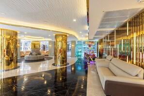 Área de estar no saguão