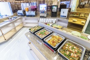 Desayuno buffet todos los días (con cargo) 