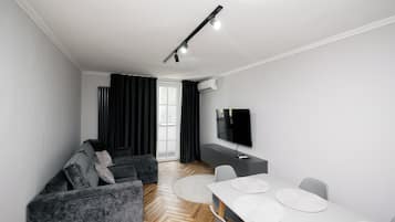 Apartment, 1 Bedroom, Smoking, Balcony | Living room