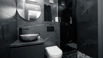 Apartment, 1 Bedroom, Smoking, Balcony | Bathroom