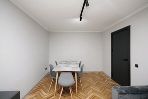 Apartamento, 1 quarto, para fumantes, sacada | Opções para refeição