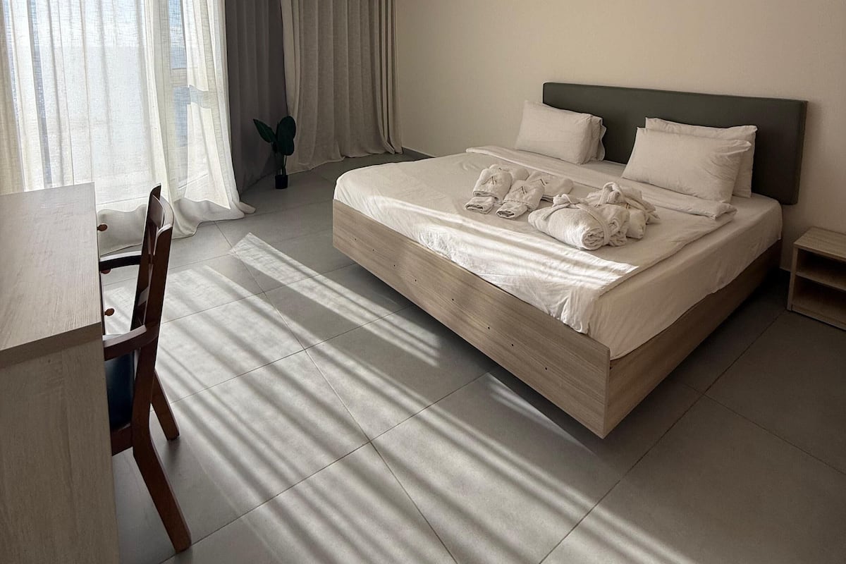 Suite familiar, balcón, vistas al mar | Caja fuerte, cortinas opacas, sistema de insonorización