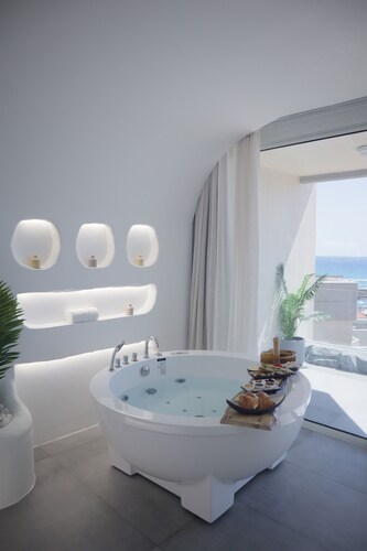 Aqualand Hotel & Resort 