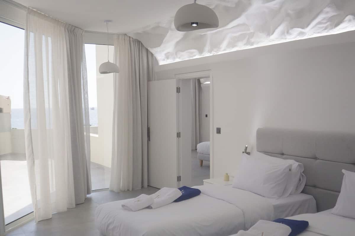Habitación estándar doble, balcón, vistas al mar | Caja fuerte, cortinas opacas, sistema de insonorización