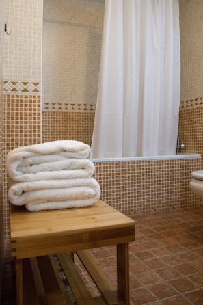 Appartement, 1 chambre, balcon | Salle de bain