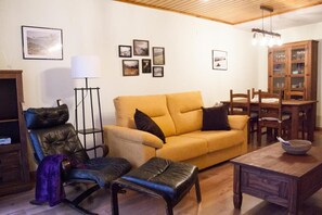 Apartment, 1 Bedroom, Balcony | Living area
