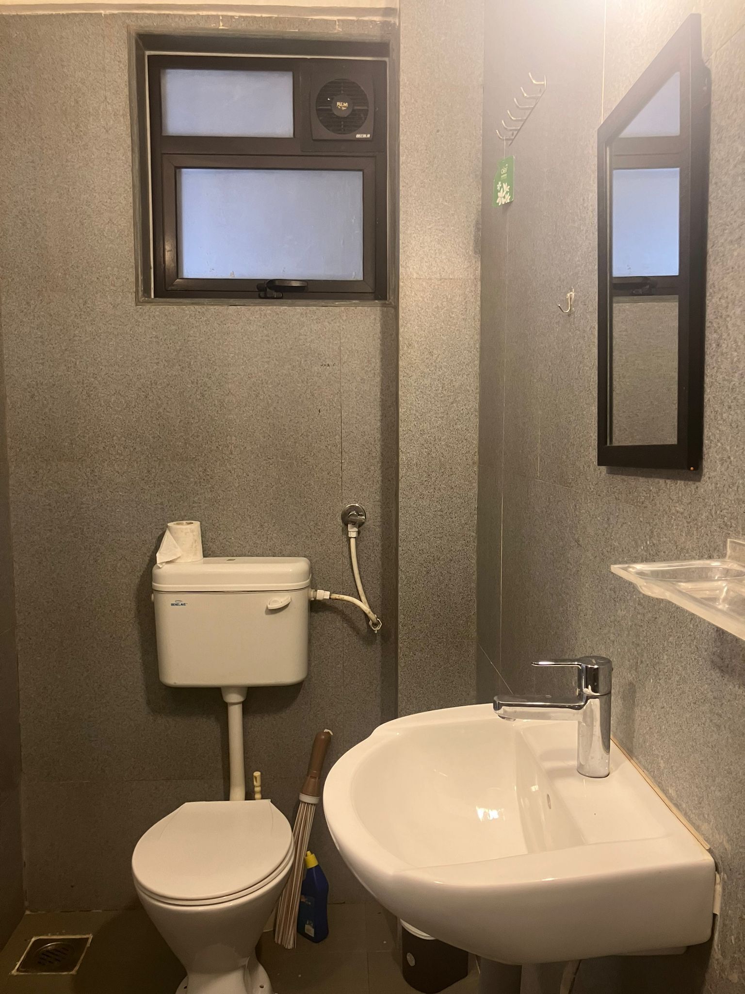 Dusche, Bidet, Handtücher, Seife