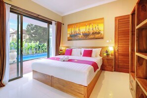 A hotel room with a large bed, a painting above the bed, a wooden wardrobe, and a view of a swimming pool. - Villa Alessandra Seminyak (Bali)