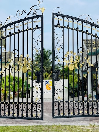 Vista frontal de la propiedad