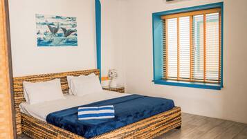 Minibar, in-room safe, desk, iron/ironing board