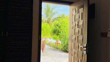 Minibar, una cassaforte in camera, una scrivania, ferro/asse da stiro