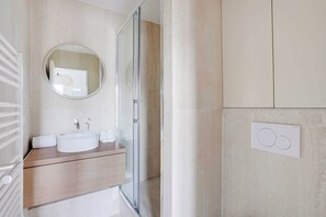 Shower, towels