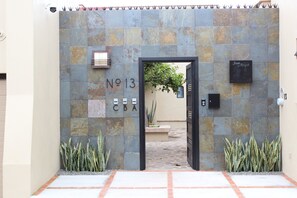 Exterior detail - Modern 3-Bedroom Retreat in Ajijic - Walk To Everything-Private Gym-Pickleball (San Antonio Tlayacapan)